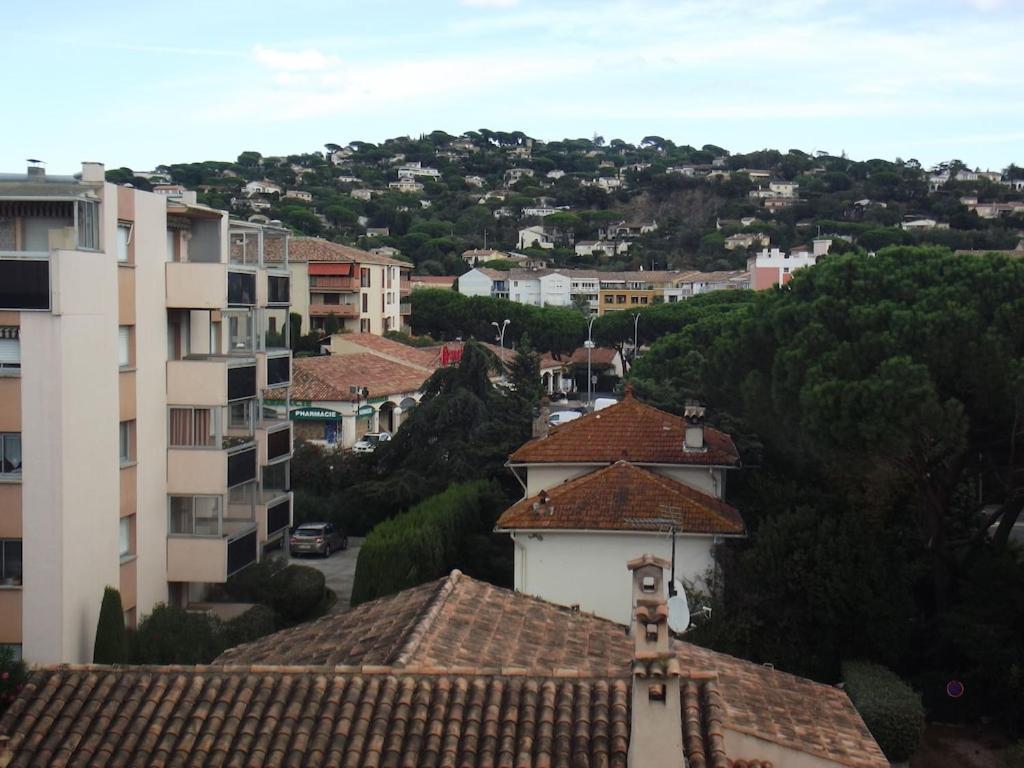 Appartement Spacieux Et Calme Classe 4 Etoiles, A 300M De La Mer Sainte-Maxime Zewnętrze zdjęcie