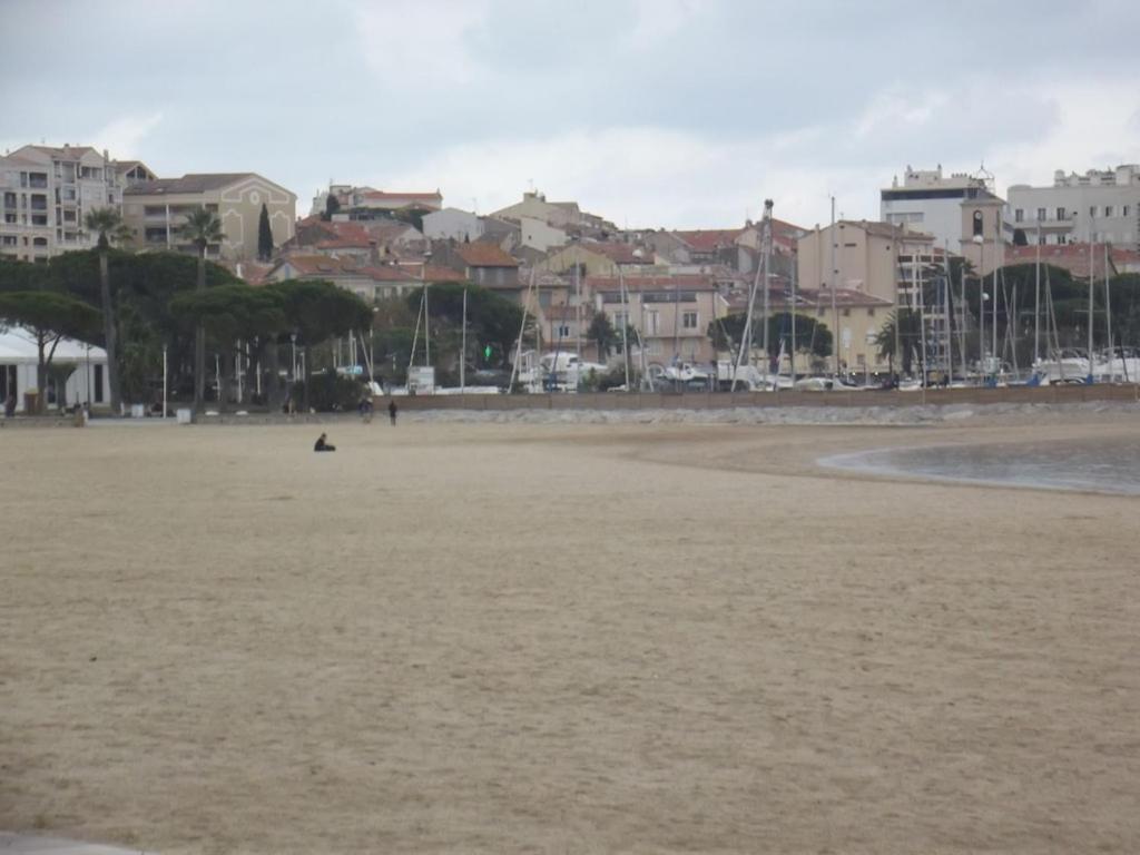 Appartement Spacieux Et Calme Classe 4 Etoiles, A 300M De La Mer Sainte-Maxime Zewnętrze zdjęcie